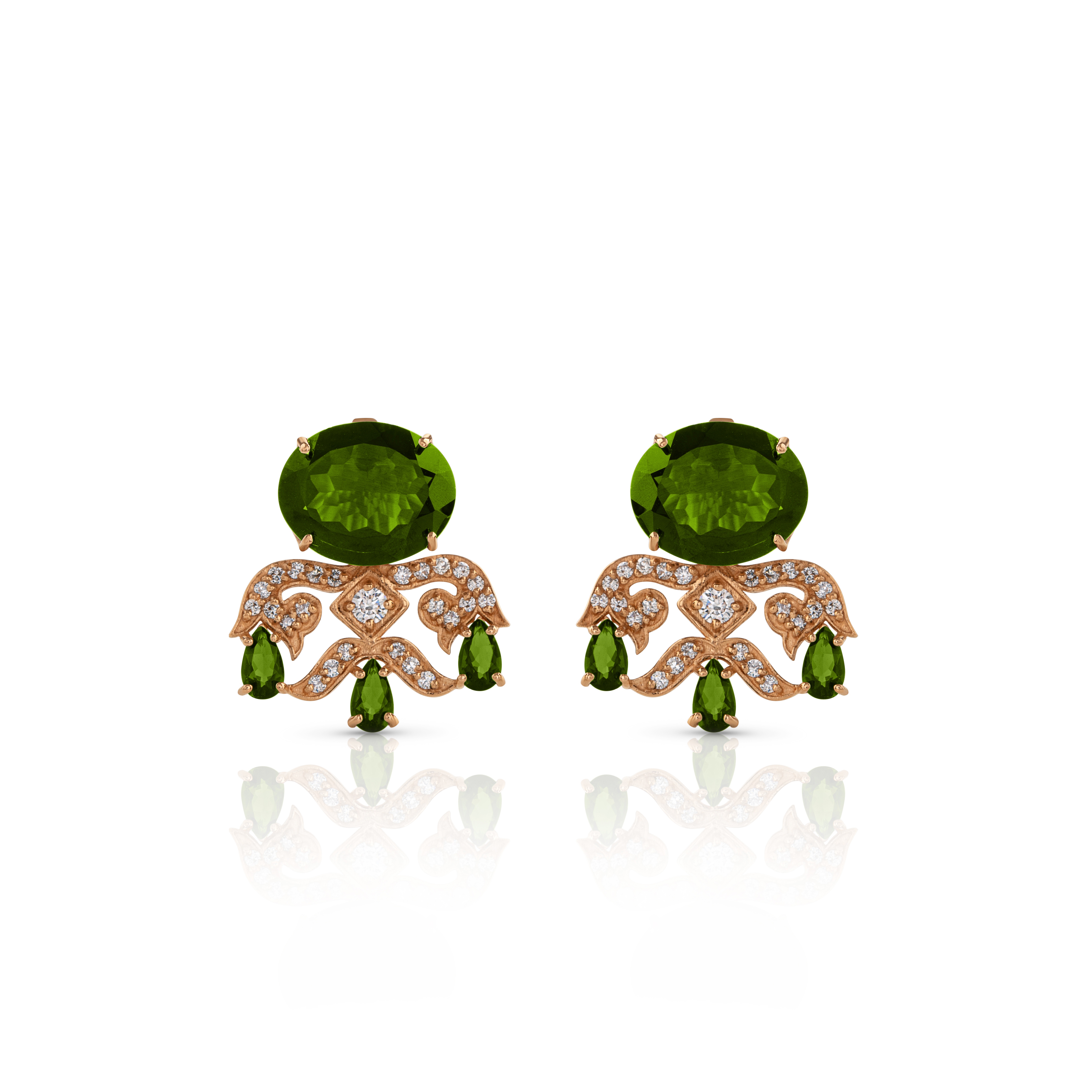 Серьги из желтого золота с хромдиопсидом и бриллиантами