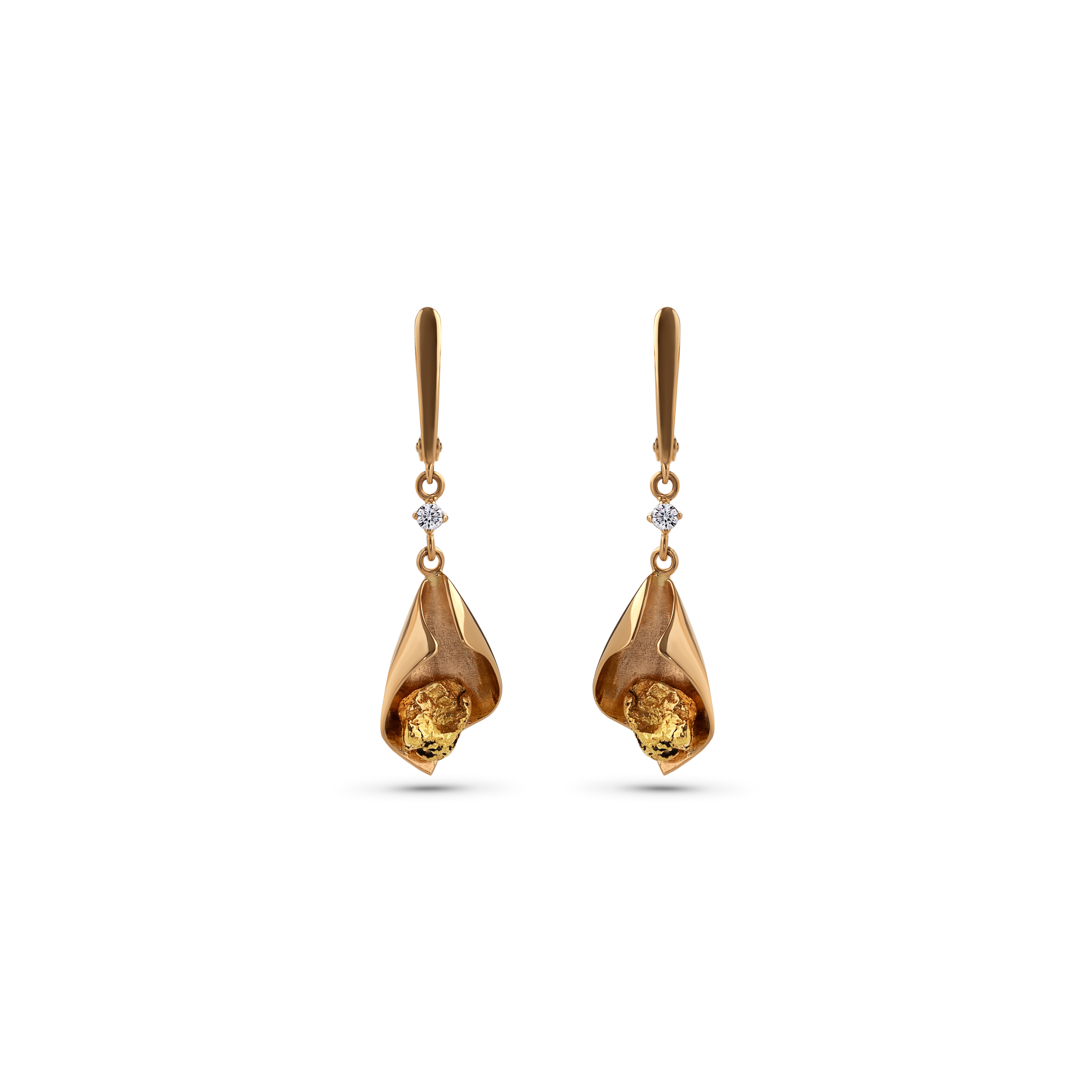 Серьги из желтого золота с самородком и бриллиантами