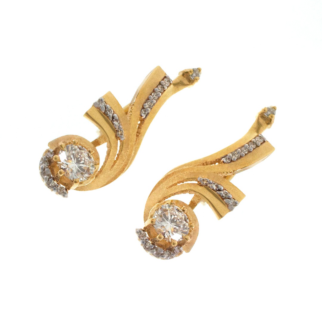 Серьги из красного золота с бриллиантами