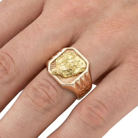 Кольцо из красного золота с самородком