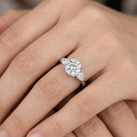 Кольцо из белого золота с бриллиантами