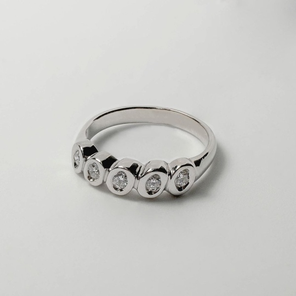 Кольцо из белого золота с бриллиантами