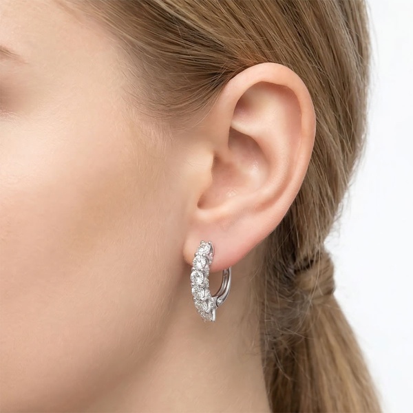 Серьги из родированного золота с бриллиантами