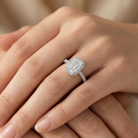 Кольцо из белого золота с бриллиантами