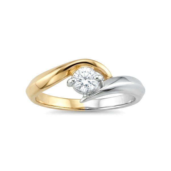 Кольцо из комбинированного золота с бриллиантом