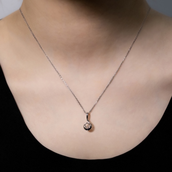 Подвеска из белого золота