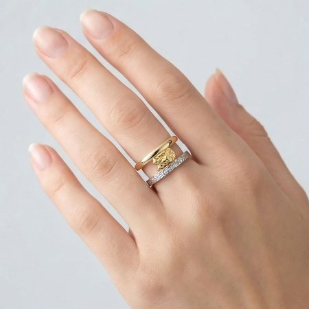 Кольцо из комбинированного золота с самородком