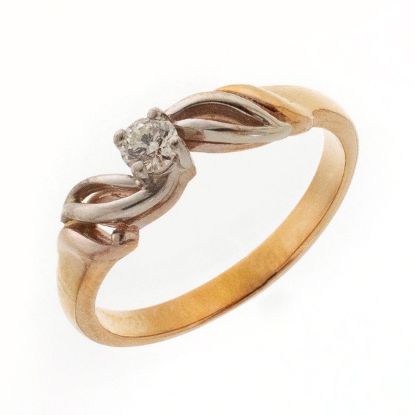 Кольцо из комбинированного золота с бриллиантом