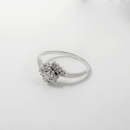 Кольцо из белого золота с бриллиантами