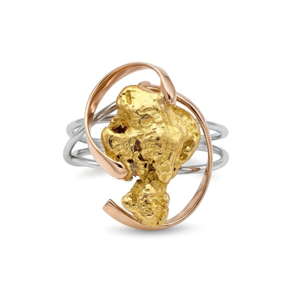 Кольцо из комбинированного золота с самородком