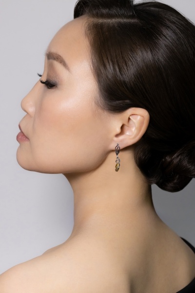 Серьги из белого золота с самородком