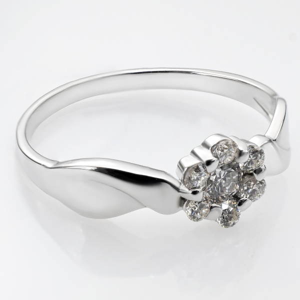 Кольцо из белого золота с бриллиантами