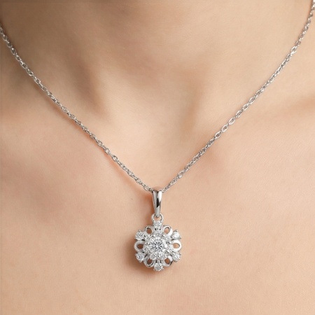 Подвеска из белого золота с бриллиантами