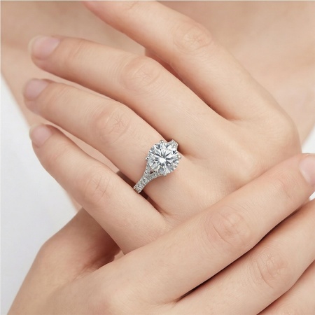 Кольцо из белого золота с бриллиантами