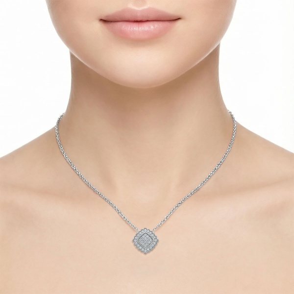 Подвеска из белого серебра с бриллиантами