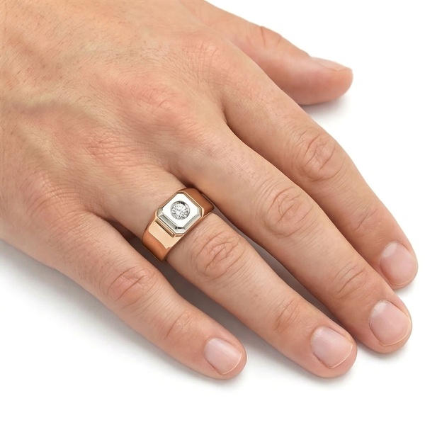 Кольцо из комбинированного золота с бриллиантом