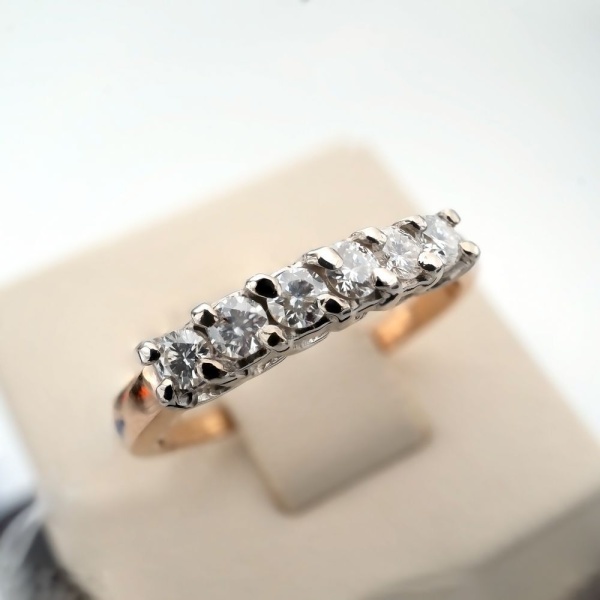 Кольцо из комбинированного золота с бриллиантами