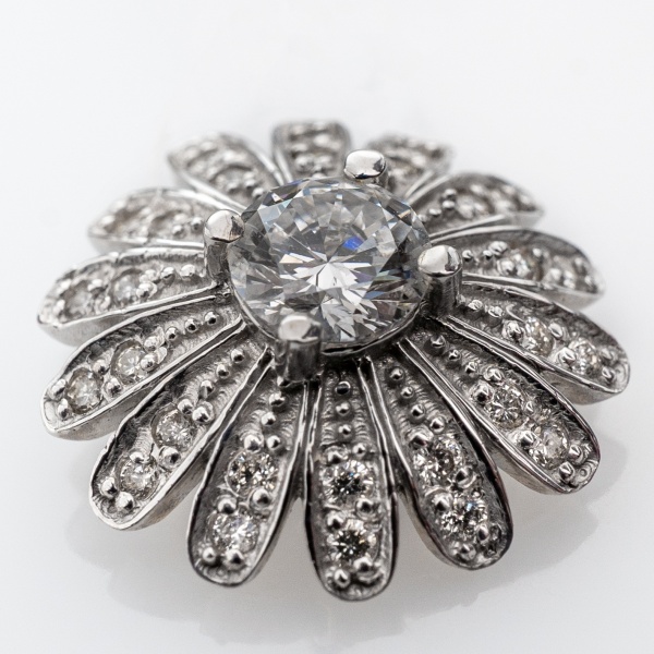 Подвеска из белого золота с бриллиантами