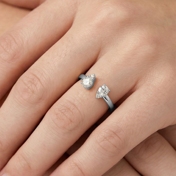 Кольцо из родированного золота с бриллиантами