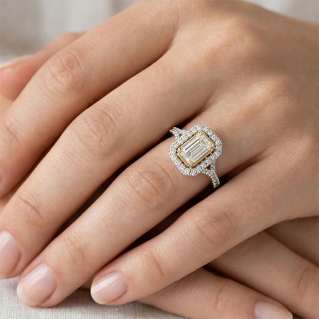 Кольцо из желтого золота с бриллиантами