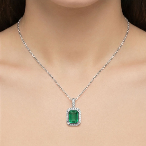 Подвеска из белого золота с изумрудом и бриллиантами