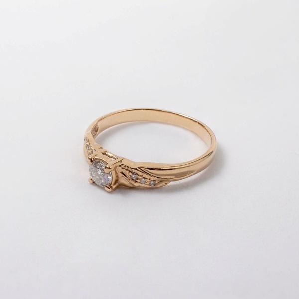 Кольцо из красного золота с бриллиантами