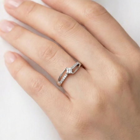 Кольцо из белого золота с бриллиантами