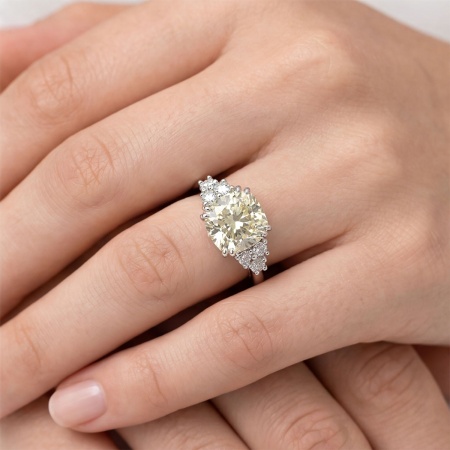 Кольцо из белого золота с бриллиантами