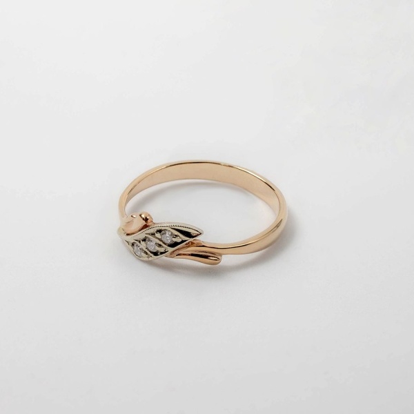 Кольцо из комбинированного золота с бриллиантами