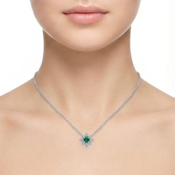 Подвеска из белого золота с изумрудпо и бриллиантами