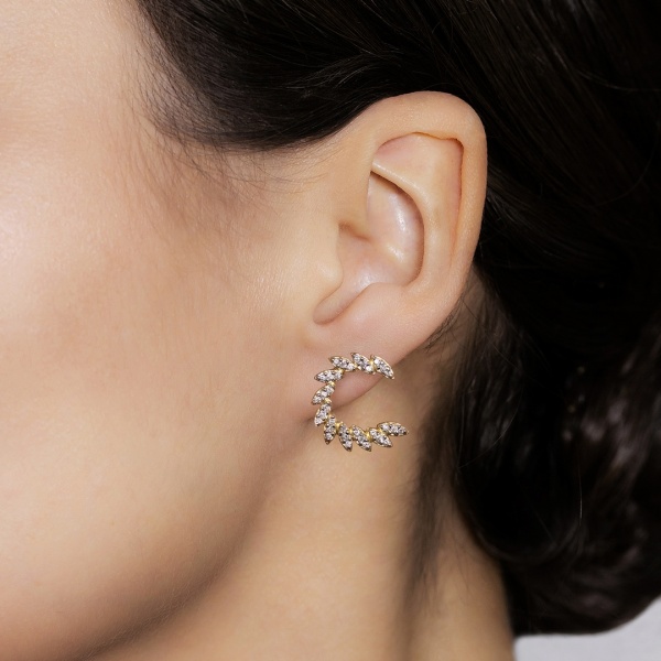 Серьги из желтого золота с бриллиантами