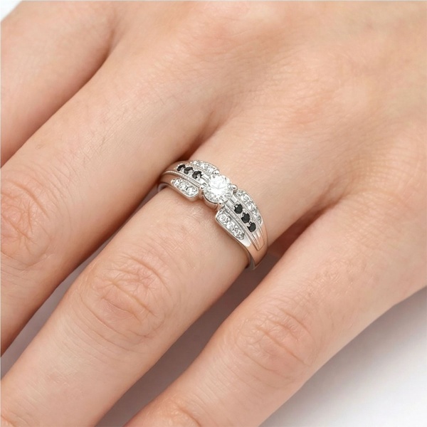 Кольцо из белого золота с бриллиантами