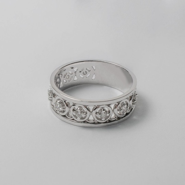 Кольцо из белого золота с бриллиантами