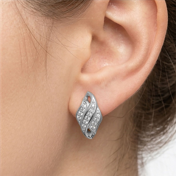 Серьги из родированного золота с бриллиантами