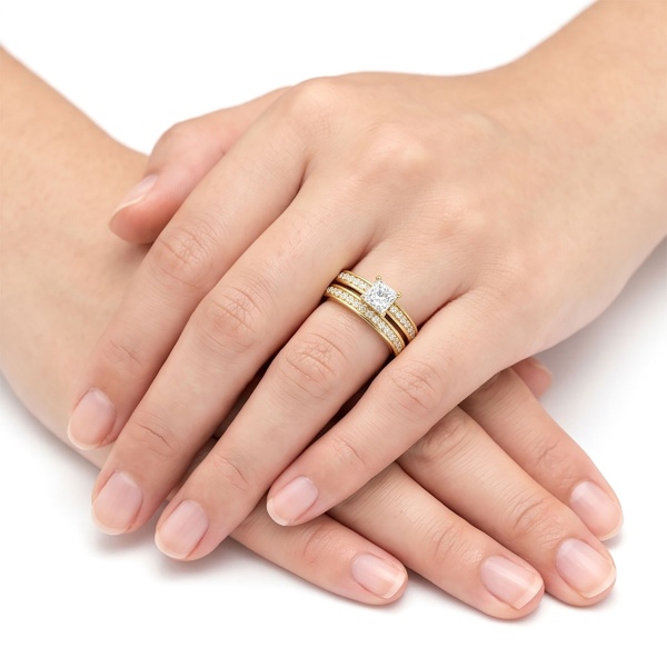 Кольцо из желтого золота с бриллиантами