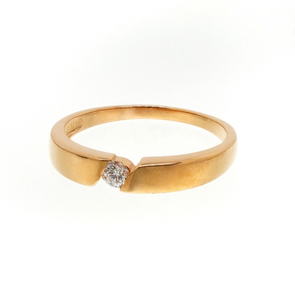 Кольцо из красного золота с бриллиантом