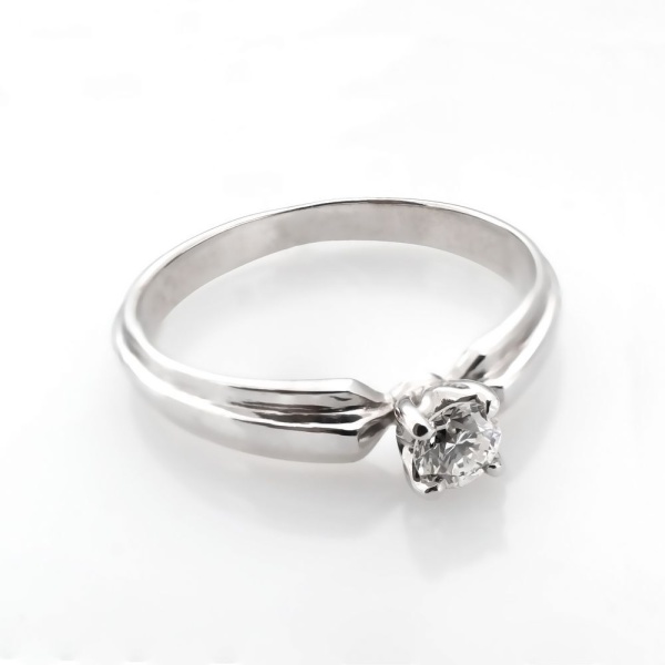 Кольцо из белого золота с бриллиантами