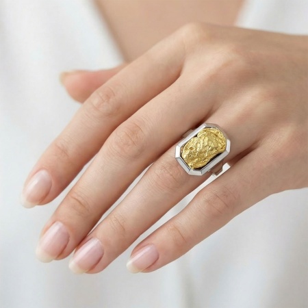 Кольцо из белого золота с самородком