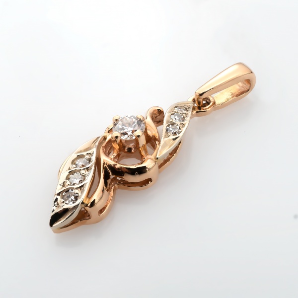 Подвеска из комбинированного золота с бриллиантами