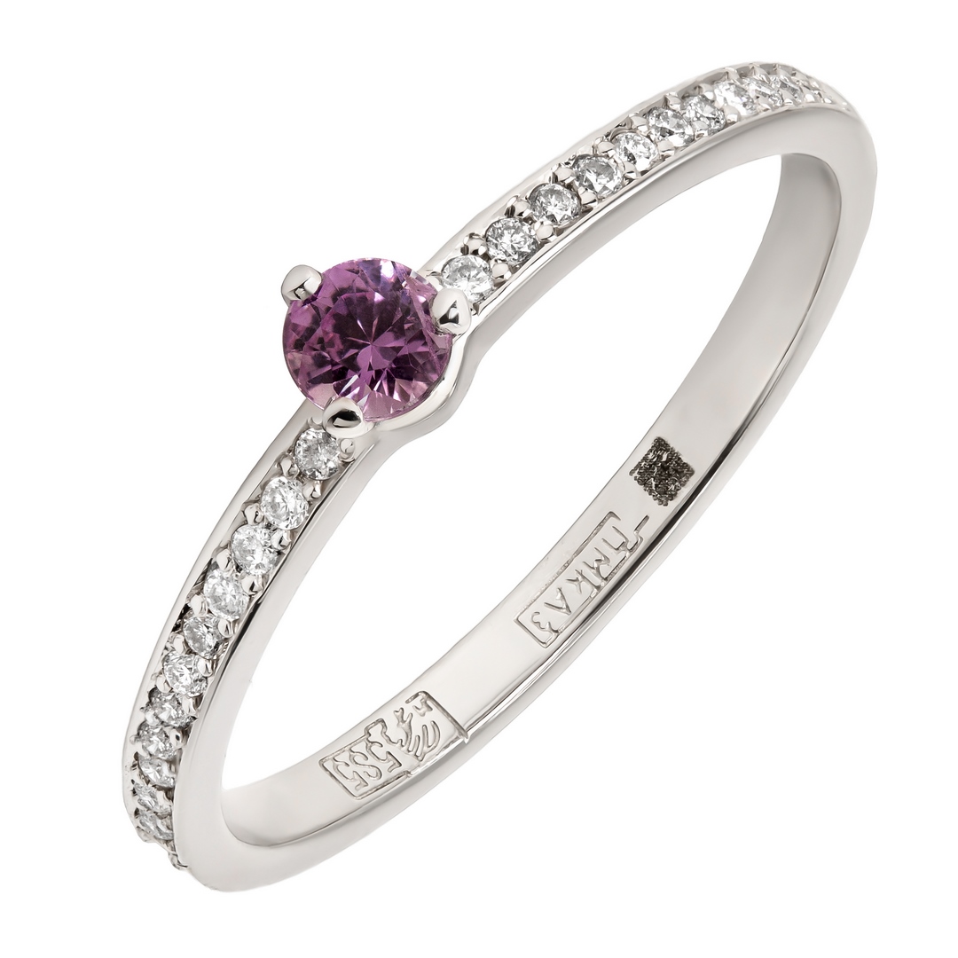 Кольцо из белого золота с сапфиром и бриллиантами