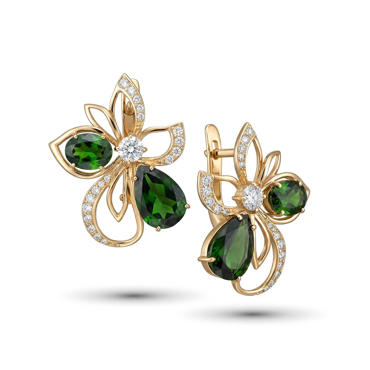 Серьги из желтого золота с хромдиопсидом и бриллиантами