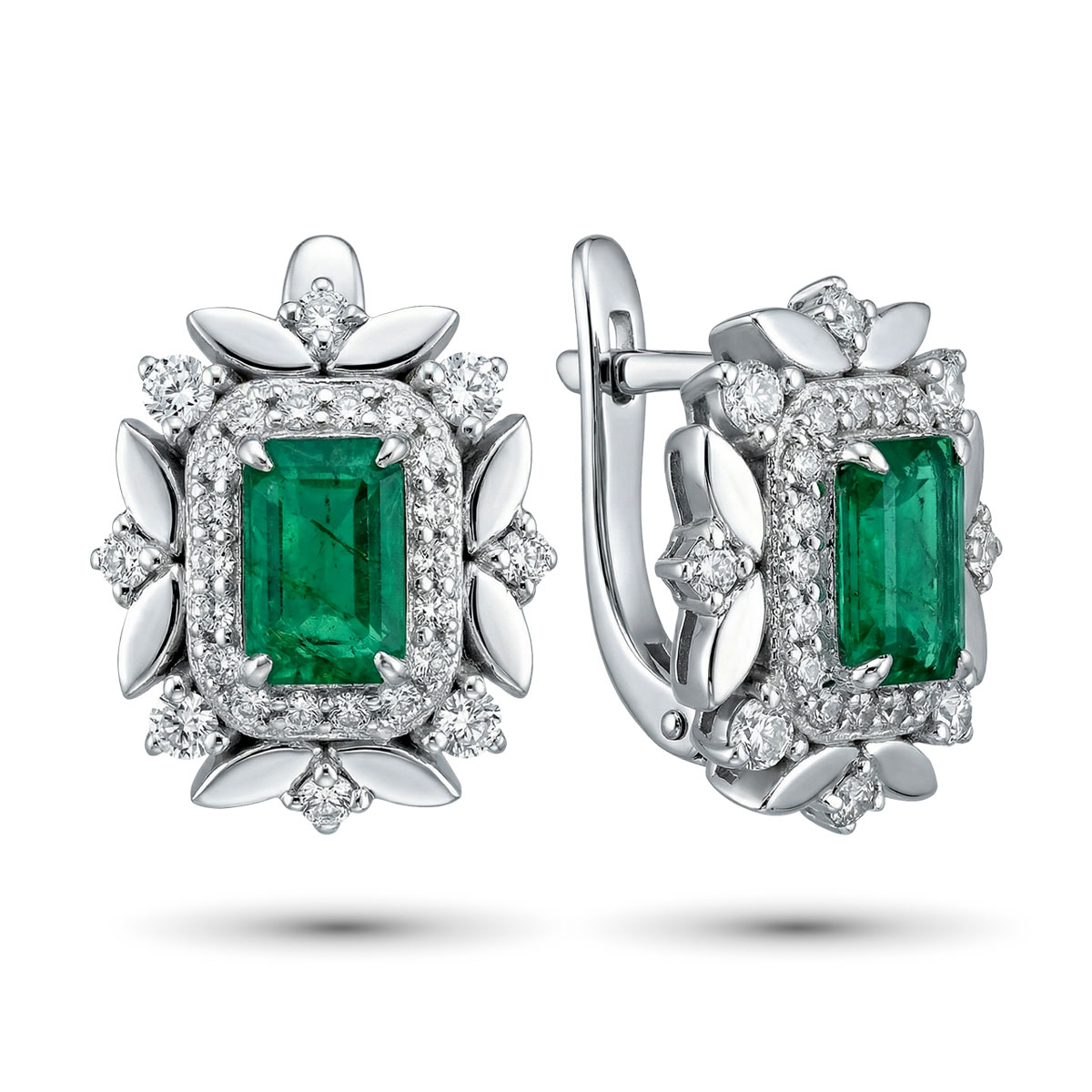 Серьги из белого золота с изумрудпо и бриллиантами