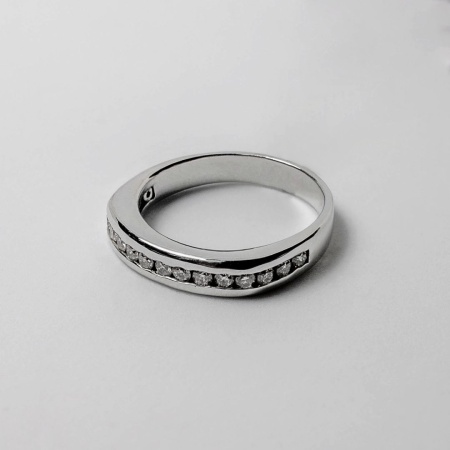 Кольцо из белого золота с бриллиантами