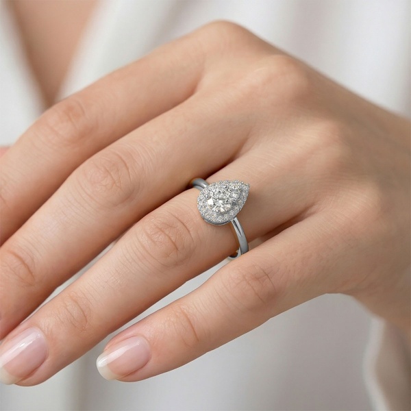 Кольцо из родированного золота с бриллиантами