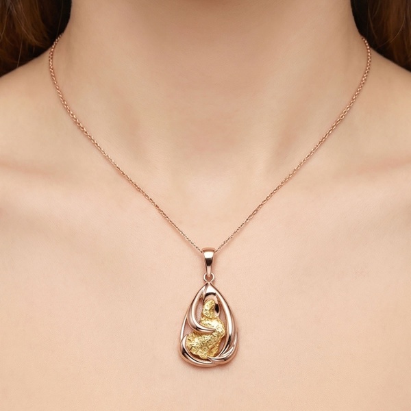 Подвеска из красного золото с самородком