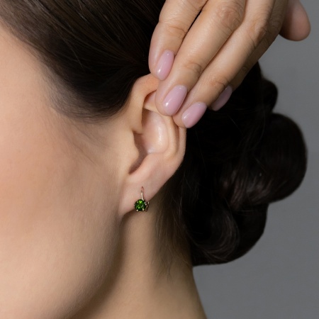 Серьги из красного золота с хромдиопсидом