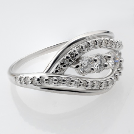 Кольцо из белого золота с бриллиантами