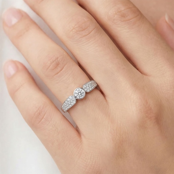 Кольцо из белого золота с бриллиантами