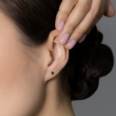 Серьги из желтого золота с хромдиопсидом