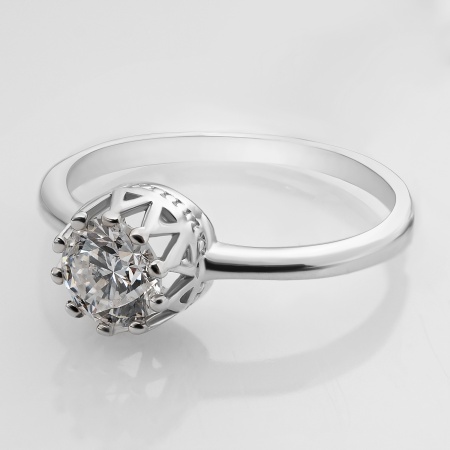 Кольцо из белого золота с бриллиантом